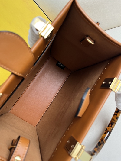 フェンディバッグ着用イメージ